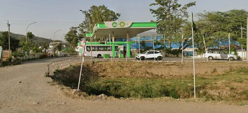 Jio-bp Filling Station, Taliwala